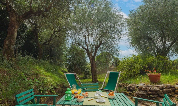 Massa Villa | Stunning private villa for 2 people with WIFI, TV, patio, pets allowed and parking