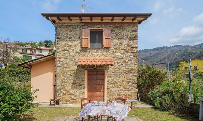 Montignoso Villa | Stunning private villa for 2 guests with WIFI, TV, pets allowed and parking