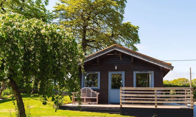 Brazzacott House | Stunning private villa for 4 guests with WIFI, TV, pets allowed and parking