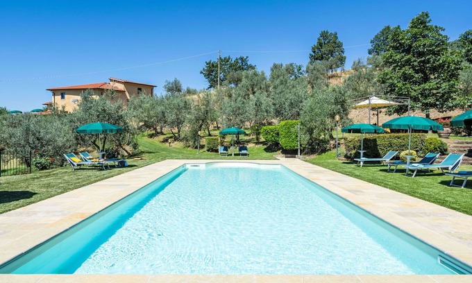 Loro Ciuffenna House | Stunning private villa for 14 people with WIFI, private pool, balcony, pets allowed and parking