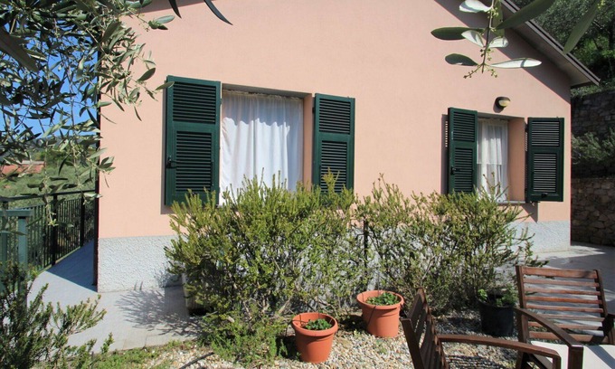 Sestri Levante House | Stunning private villa for 4 guests with A/C, WIFI, TV and patio