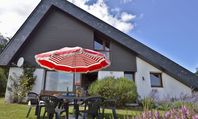 Cotes d'Armor House | Stunning private villa for 8 people with WIFI, TV, pets allowed and parking