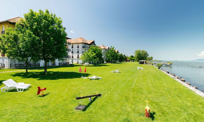 Balatonoszod House | Stunning private villa for 10 people with WIFI, A/C, TV, terrace and parking