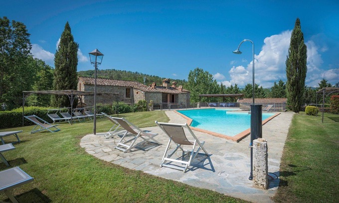 Bucine Villa | Stunning private villa with WIFI, private pool, veranda, pets allowed, panoramic view and parking