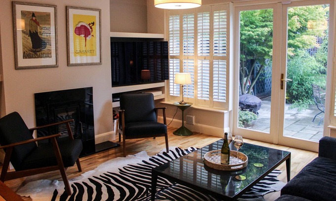 Ranelagh House | Stunning Private Mews off Leeson Park