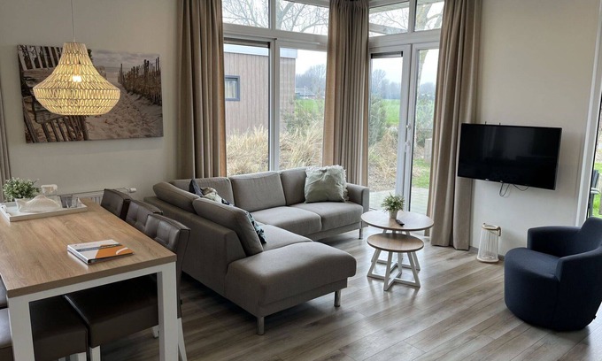 Municipality of Hellevoetsluis House | Stunning private villa for 6 guests with WIFI, TV and terrace