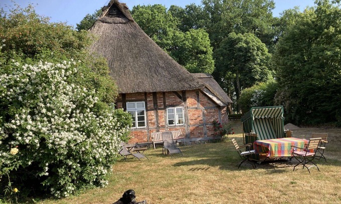 Sandbostel House | Stunning private villa for 6 guests with WIFI, pets allowed and parking