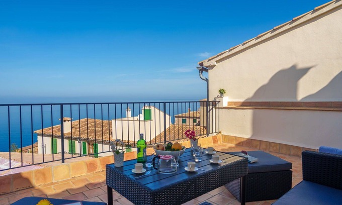 Banyalbufar House | Stunning private villa for 6 guests with WIFI, A/C, TV and terrace