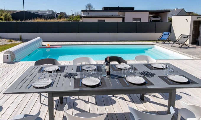 Brignogan-Plage House | Stunning private villa for 10 people with private pool, WIFI, TV, terrace, pets allowed and park.