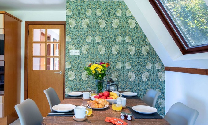 South Laggan House | Stunning private villa for 4 people with WIFI, TV, terrace, pets allowed, panoramic view and par.