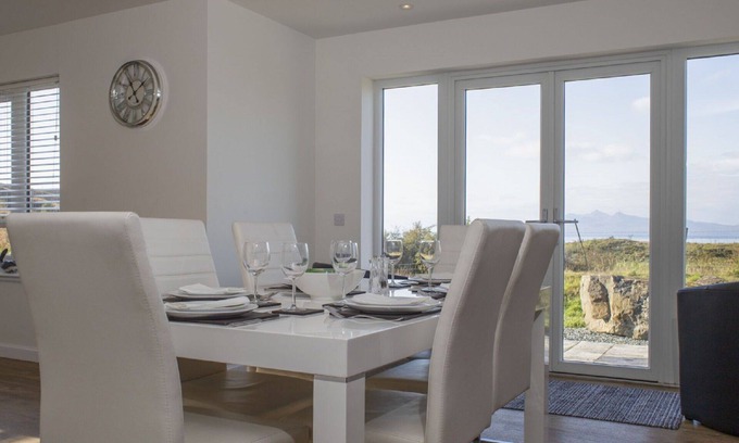 Tarskavaig House | Stunning private villa for 6 people with WIFI, TV, pets allowed and panoramic view