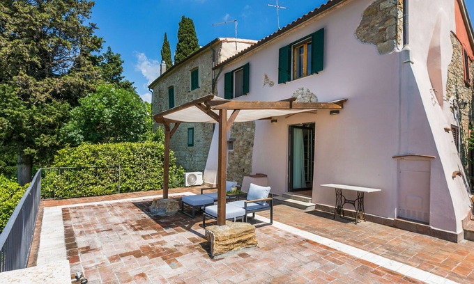Santa Luce House | Stunning private villa with A/C, WIFI, TV, patio, pets allowed, panoramic view and parking