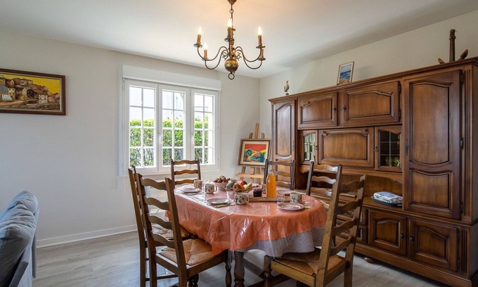 Cleder House | Stunning private villa for 6 guests with TV and parking