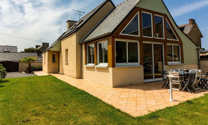 Pleherel-Plage-Vieux-Bourg House | Stunning private villa for 8 guests with WIFI, TV, terrace and parking