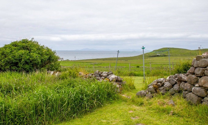 Bornesketaig House | Stunning private villa for 2 guests with WIFI, TV and parking