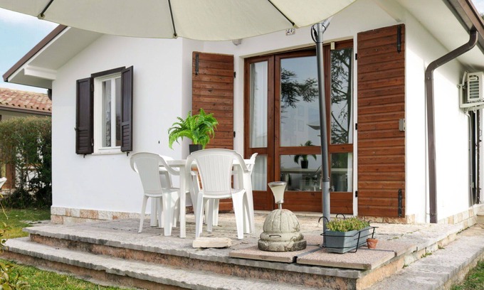 Calmasino House | Stunning private villa for 6 guests with pool, WIFI, A/C, TV, terrace, pets allowed and parking