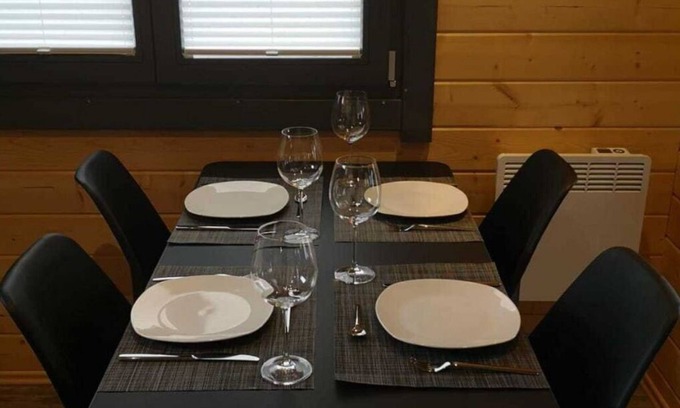 Alpenrod House | Stunning private villa for 4 guests with TV, terrace and parking
