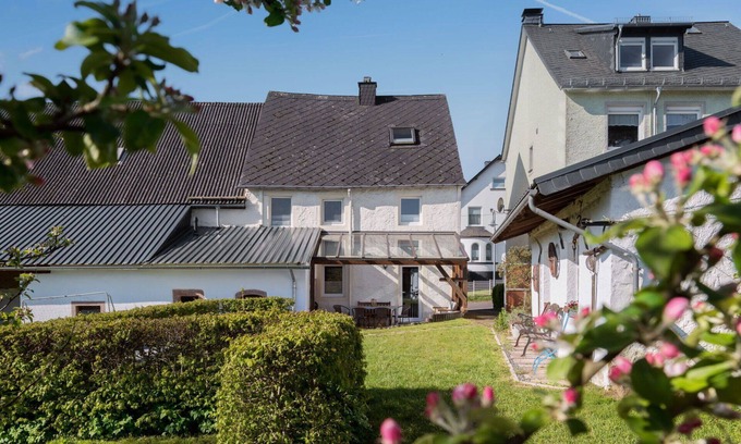 Manderscheid House | Stunning private villa for 7 guests with WIFI, TV, patio and parking