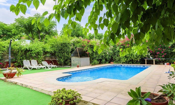 Burriana House | Stunning private villa for 4 people with pool, WIFI, TV, terrace and parking