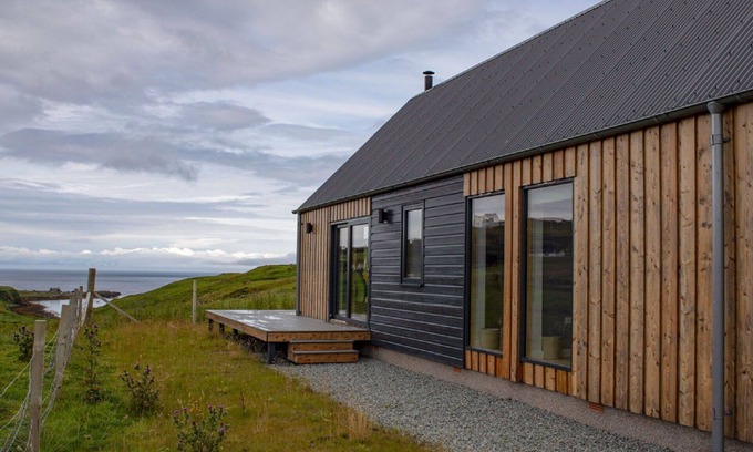 Milovaig House | Stunning private villa for 4 guests with WIFI, TV, terrace, panoramic view and parking