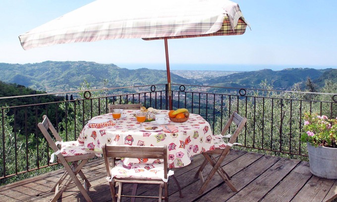 Camaiore House | Stunning private villa for 4 people with private pool, WIFI, TV, terrace, panoramic view and par.