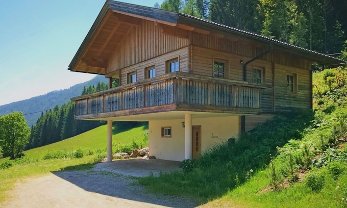 Reichenau House | Stunning private villa with WIFI, TV, balcony, pets allowed, panoramic view and parking