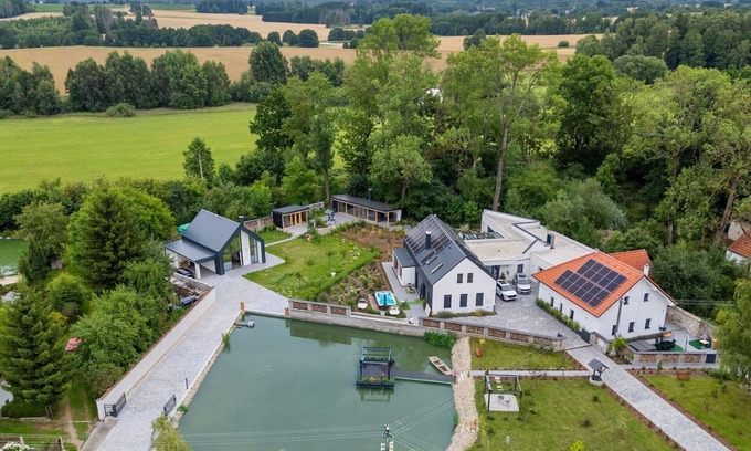 Dolni Laz House | Stunning private villa for 20 guests with WIFI, hot tub, A/C, TV, terrace, pets allowed and park.
