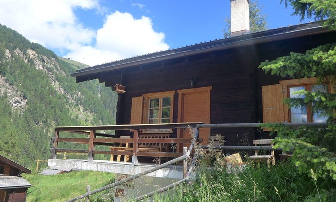 Zinal House | Stunning private villa for 10 people with WIFI, TV, patio, pets allowed and panoramic view