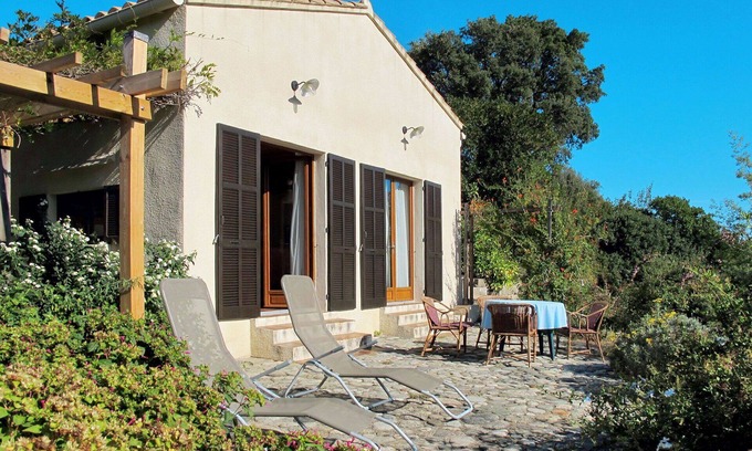 Abbazia House | Stunning private villa for 5 guests with WIFI, TV, patio, pets allowed, panoramic view and parking