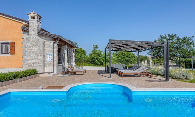 Munci House | Stunning private villa for 6 guests with A/C, private pool, WIFI, TV, patio and parking