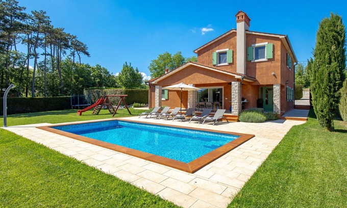 Sumber House | Stunning private villa for 6 guests with private pool, WIFI, A/C, TV, terrace and parking