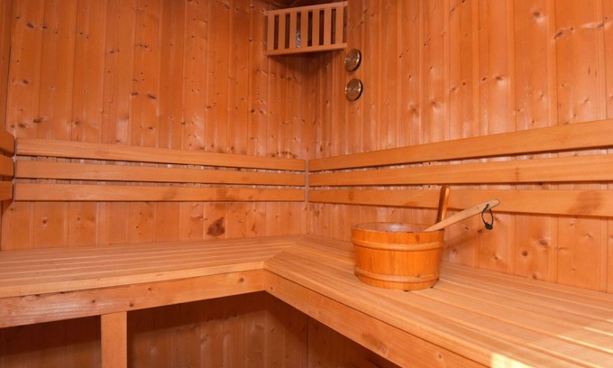 Suhl House | Stunning private villa for 4 guests with WIFI, TV, terrace, pets allowed and parking