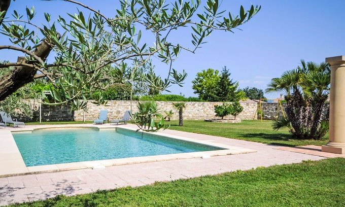 Mons House | Stunning private villa for 7 guests with A/C, WIFI, pool, TV and patio