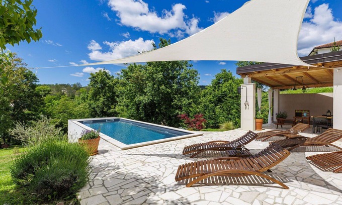 Cerovlje House | Stunning private villa for 6 people with WIFI, A/C, private pool, TV, terrace and parking