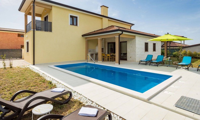 Kaldanija House | Stunning private villa for 8 guests with A/C, private pool, WIFI, TV, terrace and parking