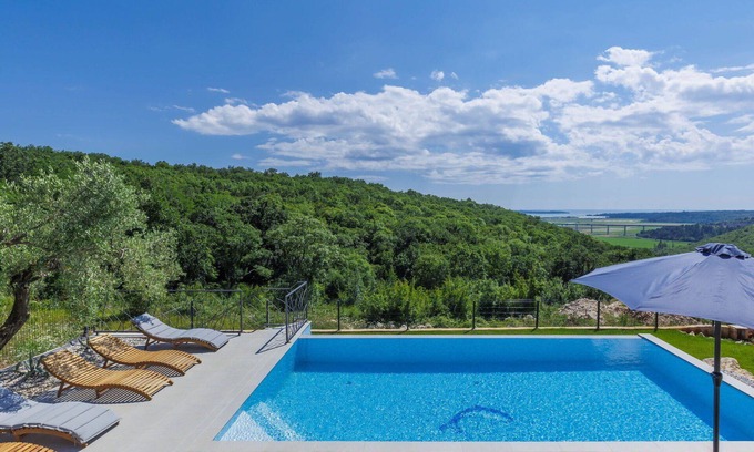 Nova Vas House | Stunning private villa for 12 people with WIFI, A/C, private pool, TV, terrace and parking
