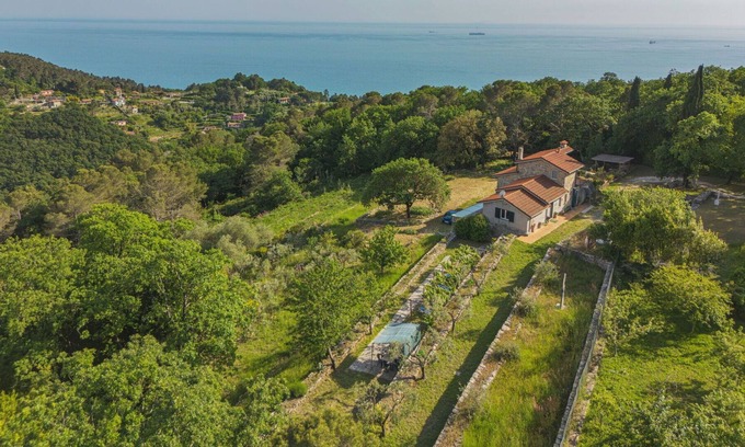 Lerici House | Stunning private villa for 6 people with WIFI, TV, terrace and parking