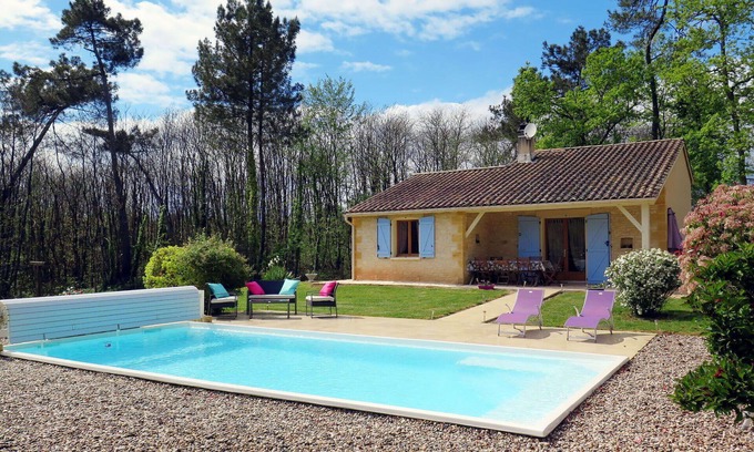 Blanquefort-sur-Briolance Villa | Stunning private villa for 5 guests with WIFI, private pool, hot tub, TV, terrace and pets allowed