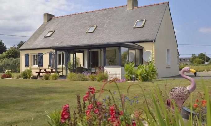 Kerbors House | Stunning private villa for 4 guests with WIFI, TV, terrace and pets allowed