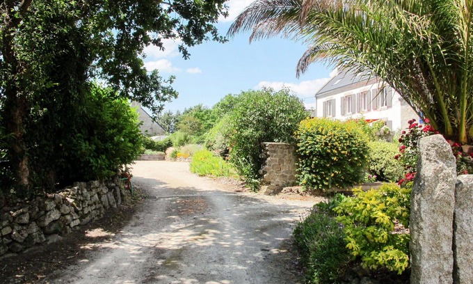 Tregunc Villa | Stunning private villa for 6 guests with WIFI, TV, terrace and parking