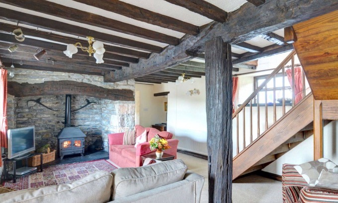 Denbigh House | Stunning private villa for 6 people with WIFI, TV, patio, panoramic view and parking