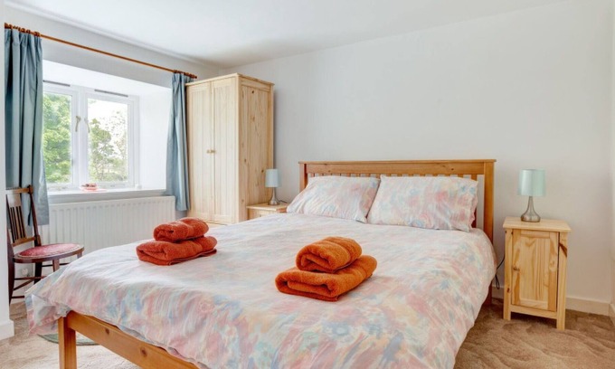 Alston House | Stunning private villa for 3 people with TV, patio, pets allowed and parking