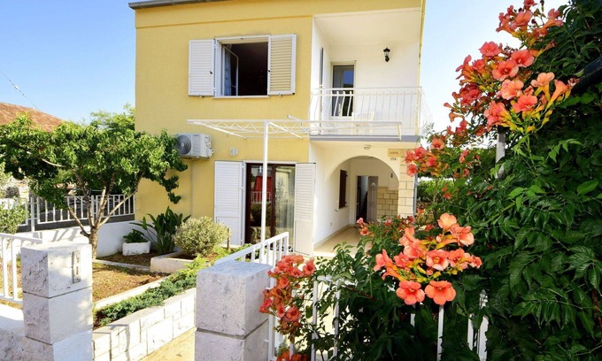 Racisce House | Stunning private villa for 8 guests with WIFI, A/C, TV, terrace and parking