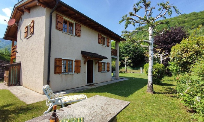 Corrido House | Stunning private villa for 8 people with WIFI, TV, patio, pets allowed and parking