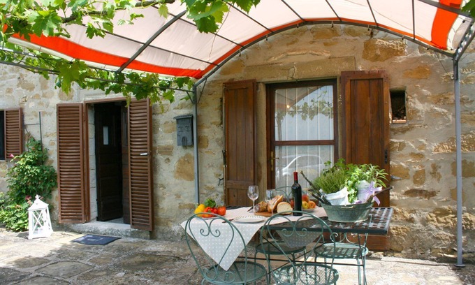 San Pietro a Cegliolo Villa | Stunning private villa for 5 guests with WIFI, private pool, pets allowed and parking