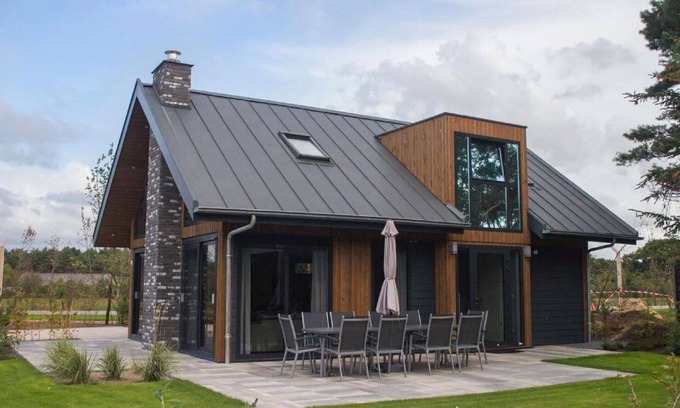 Biddinghuizen House | Stunning private villa for 8 people with WIFI, pool, TV, terrace and parking