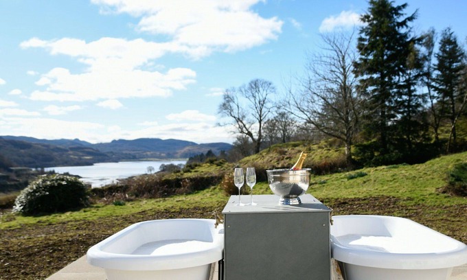 Lerags Villa | Stunning private villa with hot tub, WIFI, TV, patio, pets allowed, panoramic view and parking