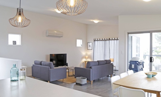 Aldinga Beach House | Stunning Property. Close to the Esplande. Free Wi-Fi.