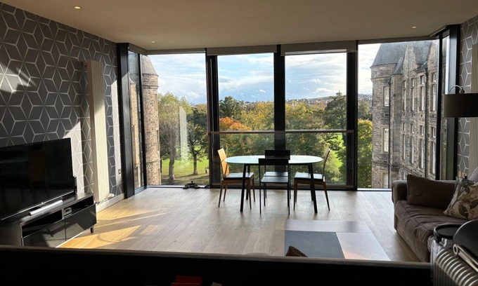 Marchmont Apartment | Stunning Quartermile meadows view two bedroom apartment