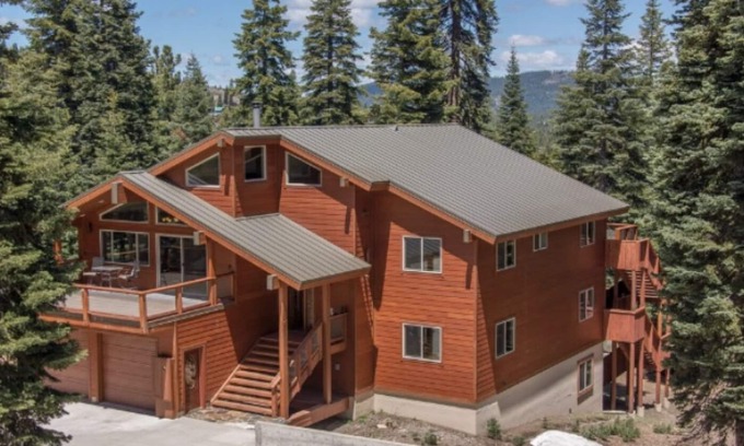 Truckee House | stunning quiet Tahoe Donner sanctuary